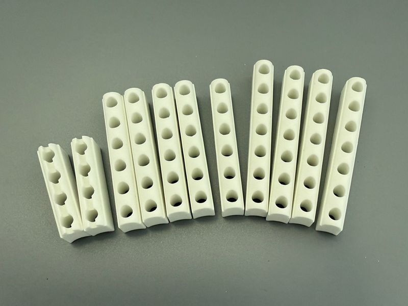 ceramic insulator for heater